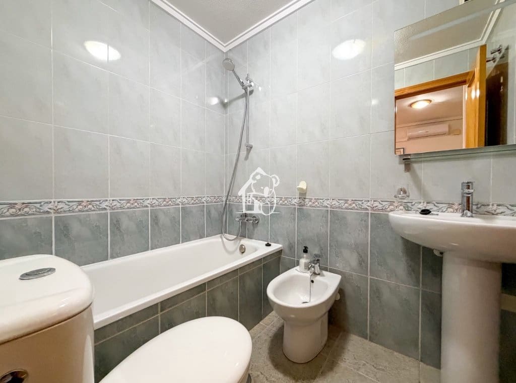 2 sovrum Strandlägenhet till salu i Torrevieja med pool garage - 140 000 € (Ref: 10165924)