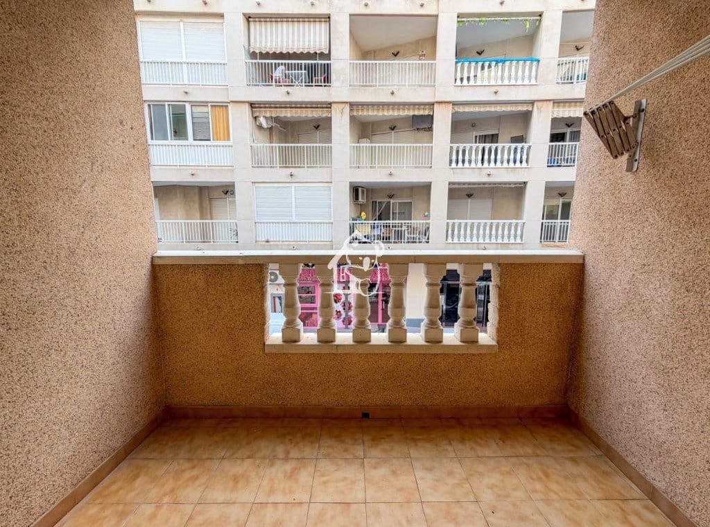 2 sovrum Strandlägenhet till salu i Torrevieja med pool garage - 140 000 € (Ref: 10165924)