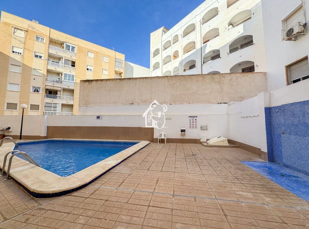 2 sovrum Strandlägenhet till salu i Torrevieja med pool garage - 140 000 € (Ref: 10165924)
