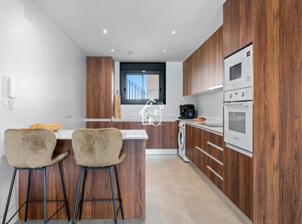 2 soverom Leilighet til leie i Villamartin med svømmebasseng garasje - € 1 400 (Ref: 10173043)