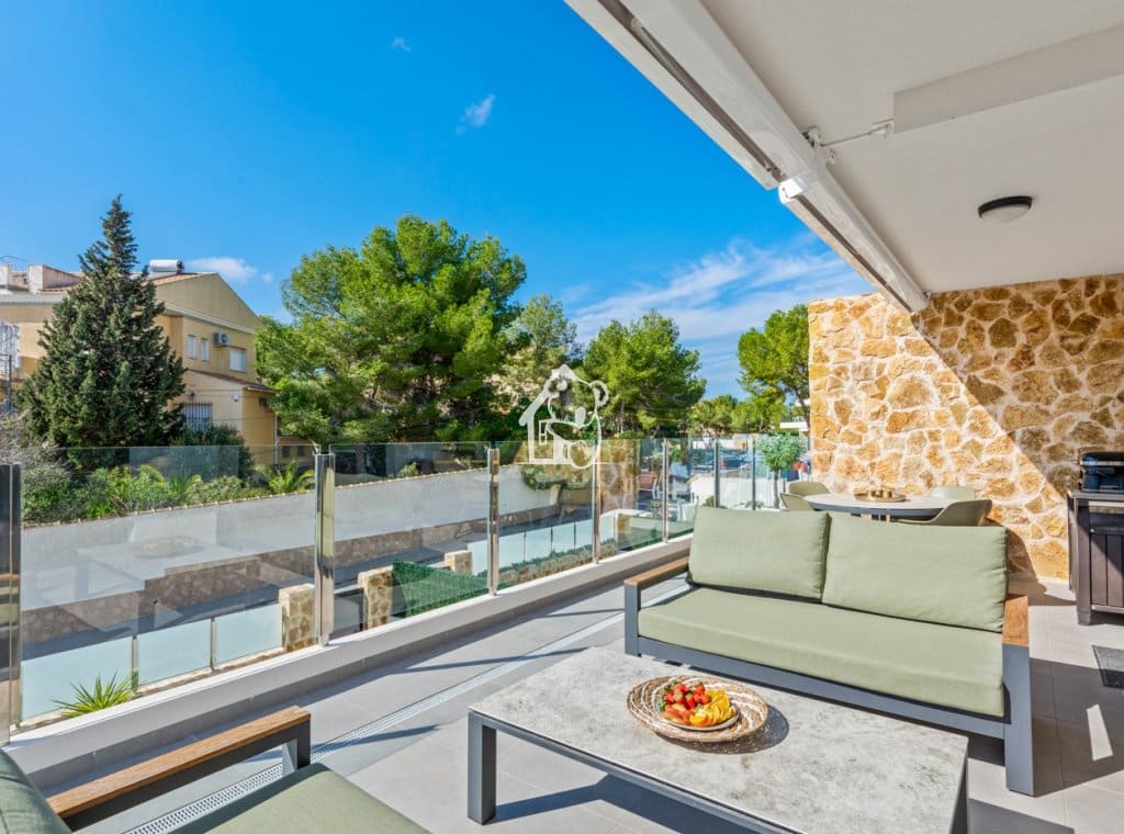 2 soverom Leilighet til leie i Villamartin med svømmebasseng garasje - € 1 400 (Ref: 10173043)