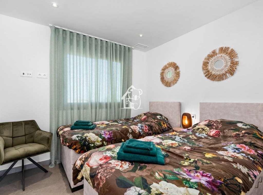 2 soverom Leilighet til leie i Villamartin med svømmebasseng garasje - € 1 400 (Ref: 10173043)