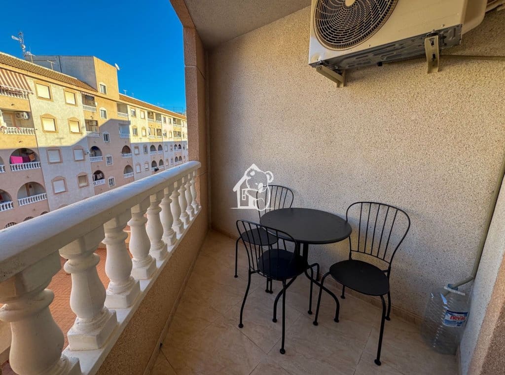 3 slaapkamer Appartement te huur in Torrevieja met zwembad - € 1.000 (Ref: 10173044)