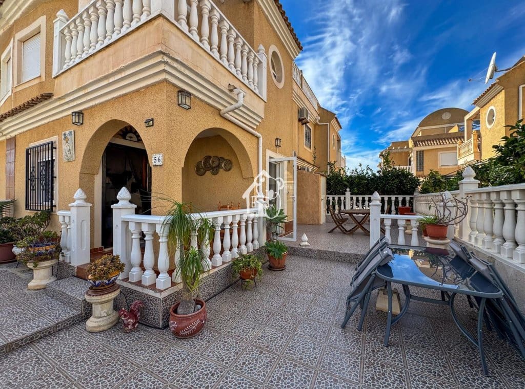 3 soveværelse Byhus til leje i Orihuela Costa med swimmingpool garage - € 1.300 (Ref: 10176158)