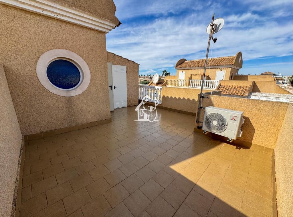 3 soveværelse Byhus til leje i Orihuela Costa med swimmingpool garage - € 1.300 (Ref: 10176158)