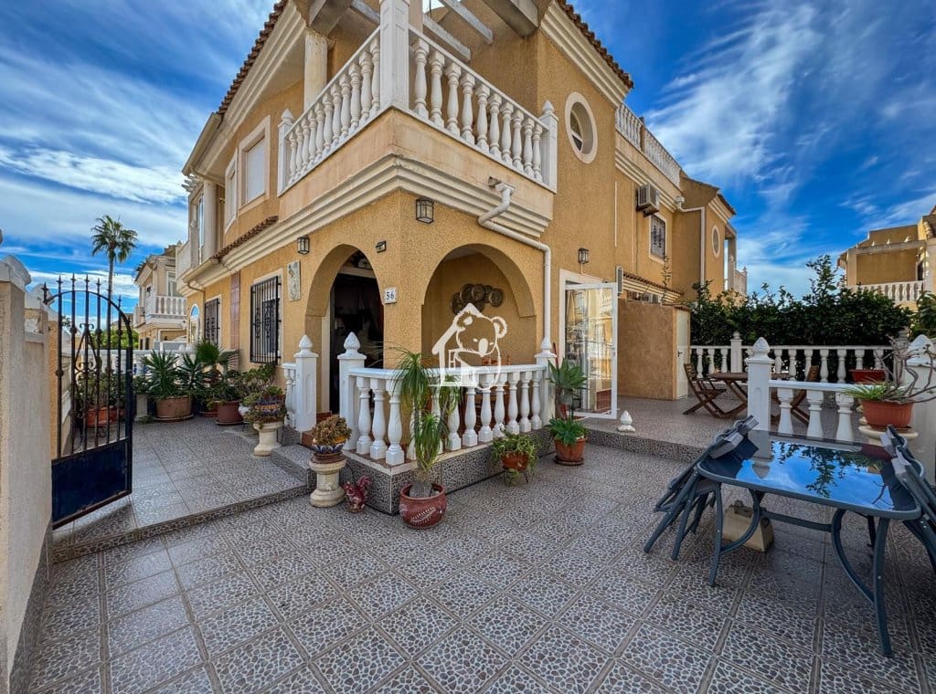 3 soveværelse Byhus til leje i Orihuela Costa med swimmingpool garage - € 1.300 (Ref: 10176158)