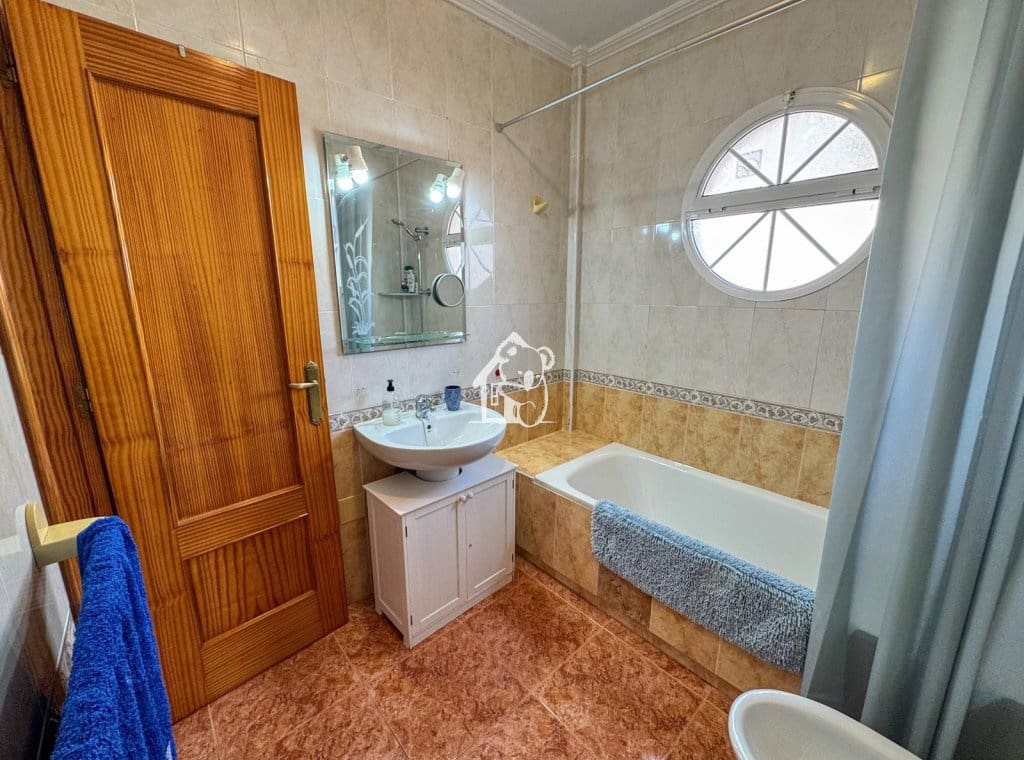 3 soveværelse Byhus til leje i Orihuela Costa med swimmingpool garage - € 1.300 (Ref: 10176158)