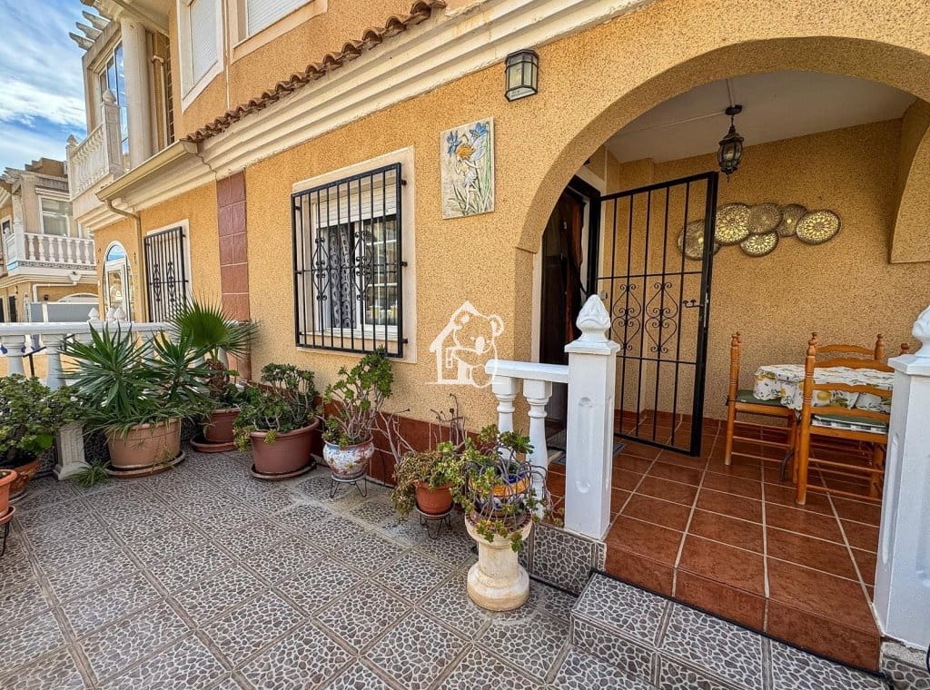 3 soveværelse Byhus til leje i Orihuela Costa med swimmingpool garage - € 1.300 (Ref: 10176158)