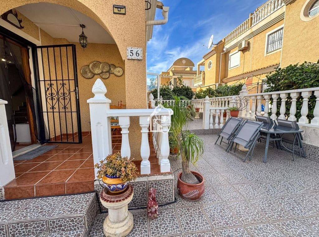 3 soveværelse Byhus til leje i Orihuela Costa med swimmingpool garage - € 1.300 (Ref: 10176158)