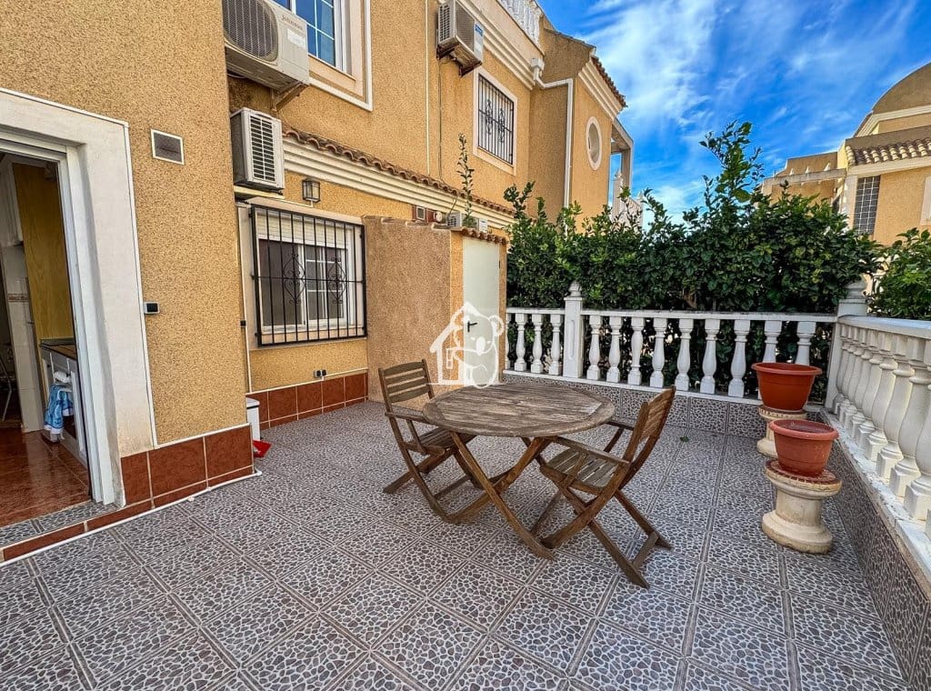 3 soveværelse Byhus til leje i Orihuela Costa med swimmingpool garage - € 1.300 (Ref: 10176158)