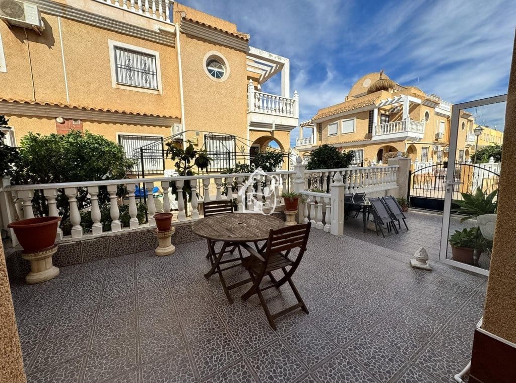 3 soveværelse Byhus til leje i Orihuela Costa med swimmingpool garage - € 1.300 (Ref: 10176158)
