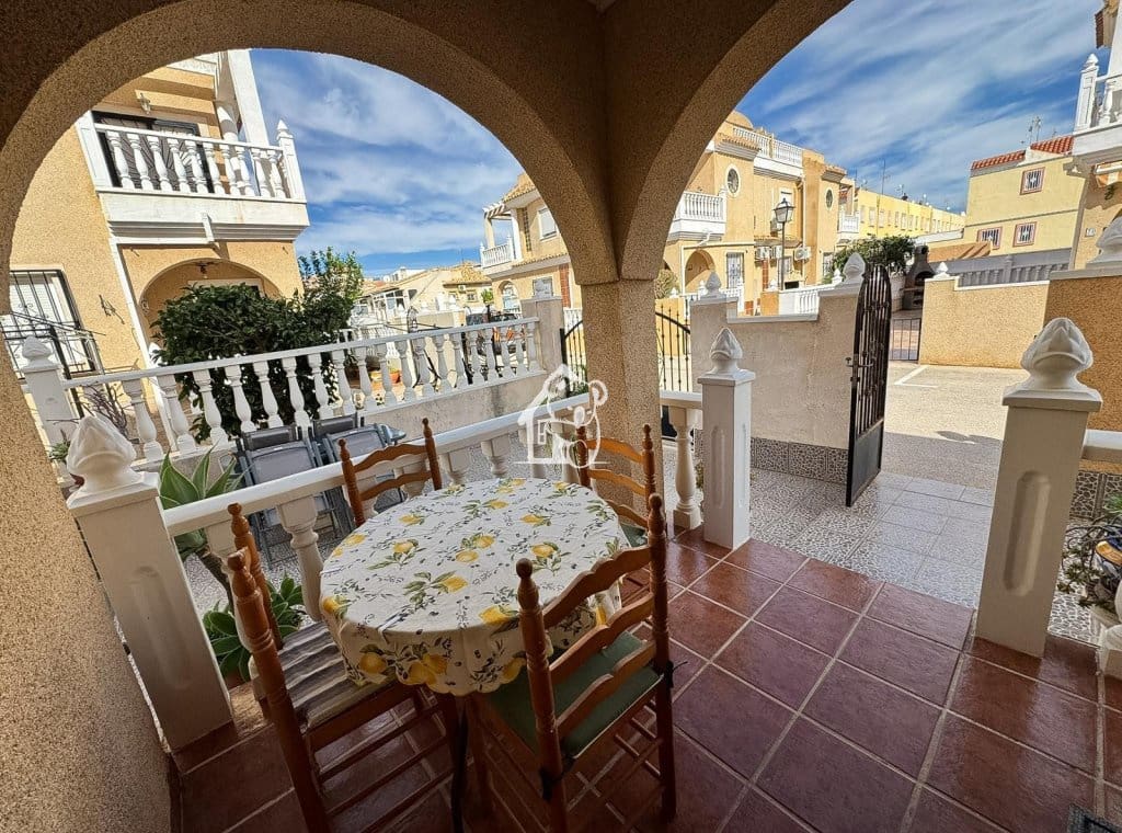 3 soveværelse Byhus til leje i Orihuela Costa med swimmingpool garage - € 1.300 (Ref: 10176158)
