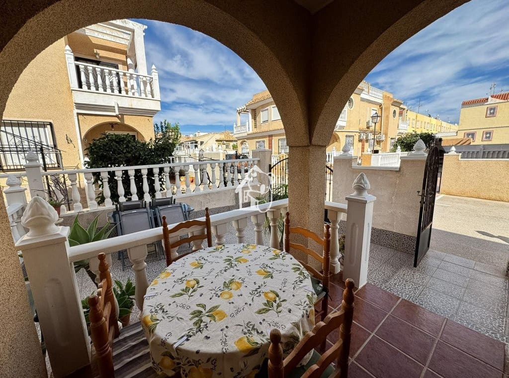 3 soveværelse Byhus til leje i Orihuela Costa med swimmingpool garage - € 1.300 (Ref: 10176158)