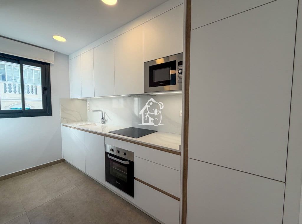1 makuuhuone Huoneisto vuokrattavana paikassa Torrevieja mukana uima-altaan - 800 € (Ref: 10176160)