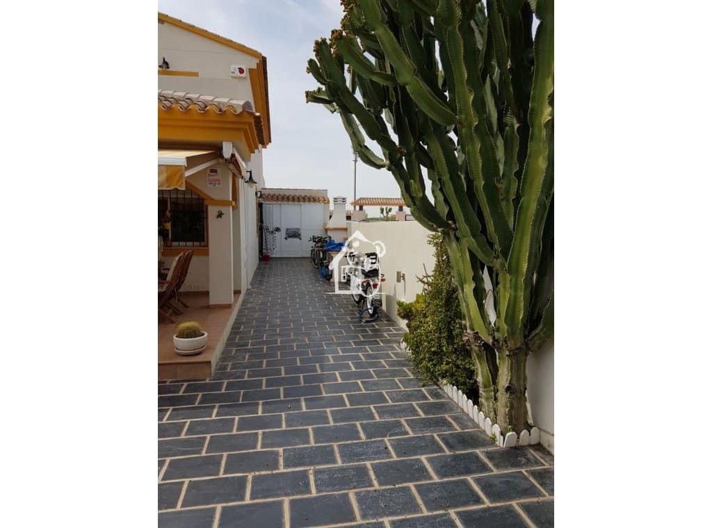3 soveværelse Villa til leje i Torre de la Horadada med swimmingpool garage - € 1.300 (Ref: 10182320)