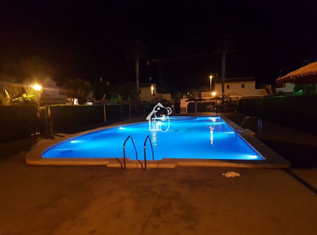 3 soveværelse Villa til leje i Torre de la Horadada med swimmingpool garage - € 1.300 (Ref: 10182320)