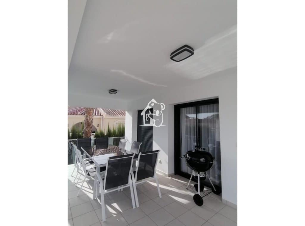Villa/Maison de 4 chambres à louer à Benijofar avec piscine - 3 000 € (Ref: 10184059)