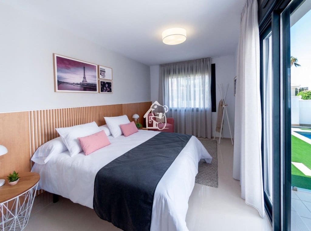Villa/Maison de 4 chambres à louer à Benijofar avec piscine - 3 000 € (Ref: 10184059)