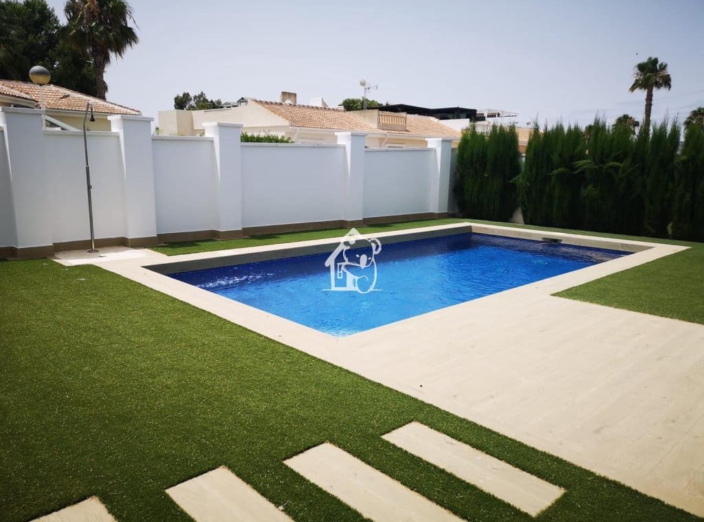 Villa/Maison de 4 chambres à louer à Benijofar avec piscine - 3 000 € (Ref: 10184059)