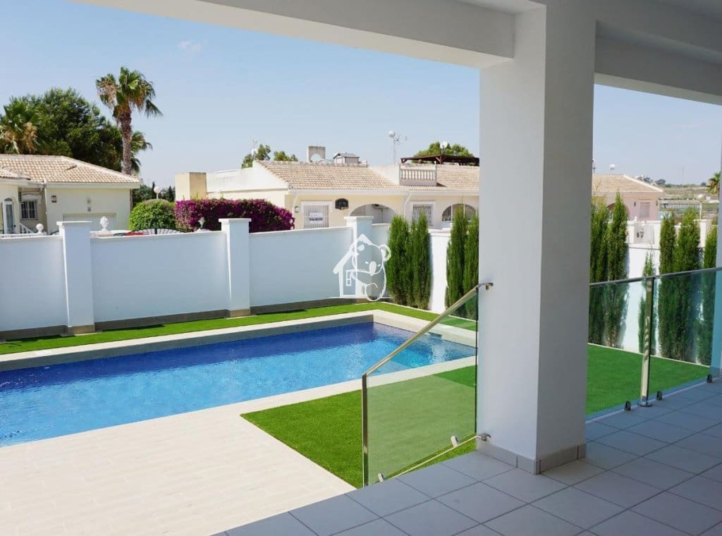 Villa/Maison de 4 chambres à louer à Benijofar avec piscine - 3 000 € (Ref: 10184059)