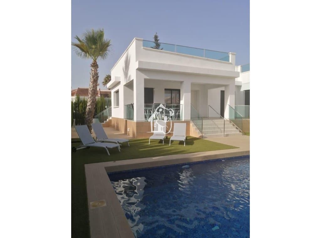 Villa/Maison de 4 chambres à louer à Benijofar avec piscine - 3 000 € (Ref: 10184059)