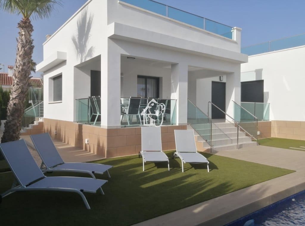 Villa/Maison de 4 chambres à louer à Benijofar avec piscine - 3 000 € (Ref: 10184059)
