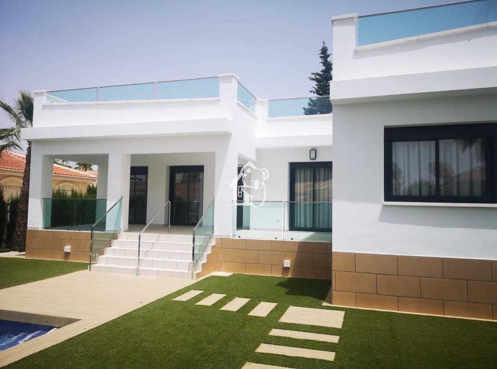 Villa/Maison de 4 chambres à louer à Benijofar avec piscine - 3 000 € (Ref: 10184059)