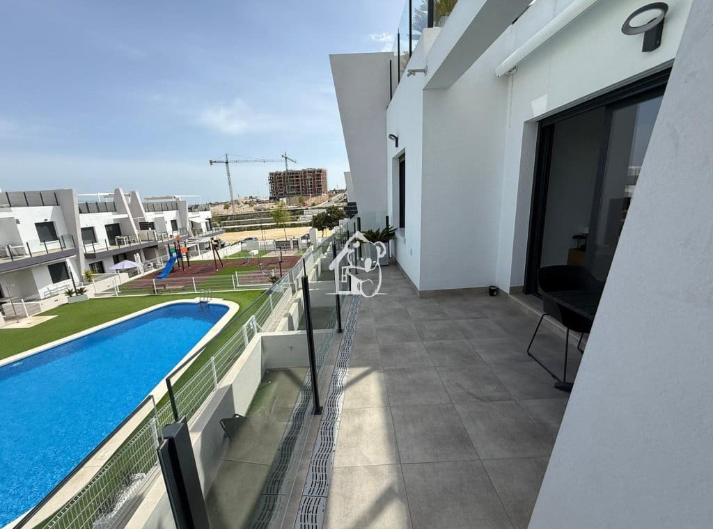 2 soverom Penthouse til leie i San Miguel de Salinas med svømmebasseng - € 1 100 (Ref: 10184061)