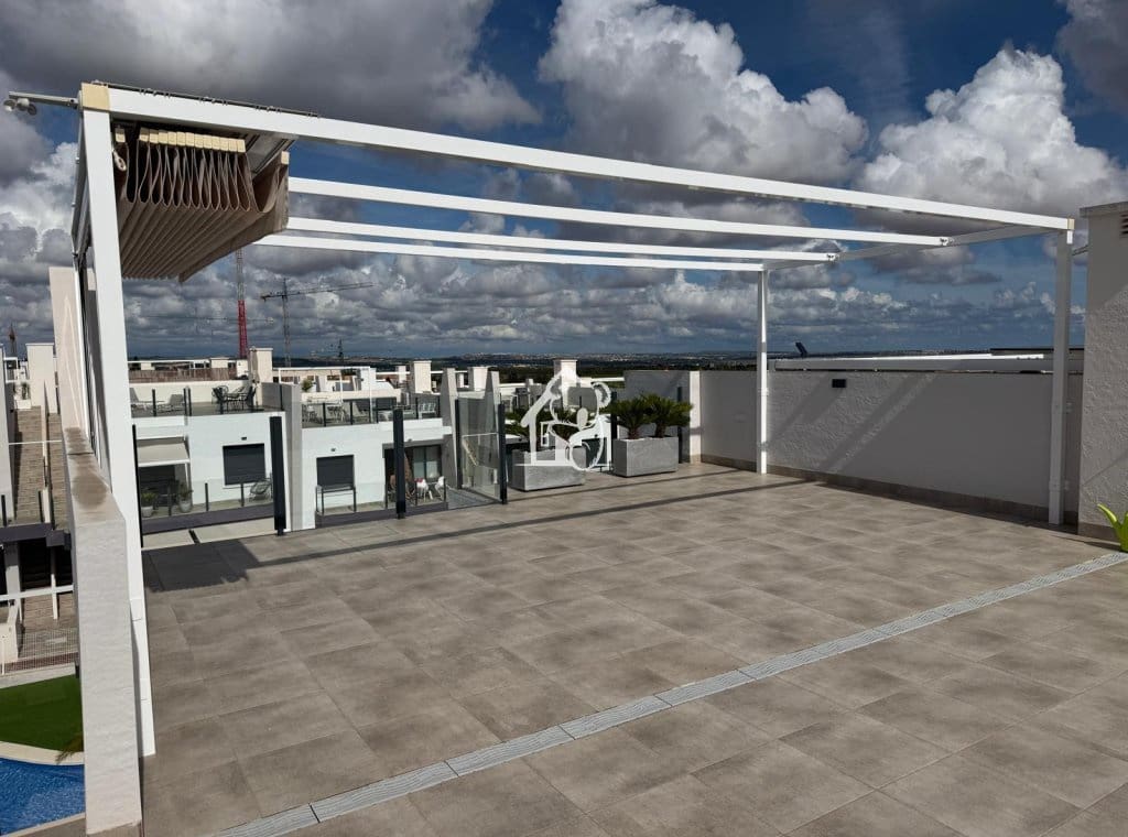 2 soverom Penthouse til leie i San Miguel de Salinas med svømmebasseng - € 1 100 (Ref: 10184061)