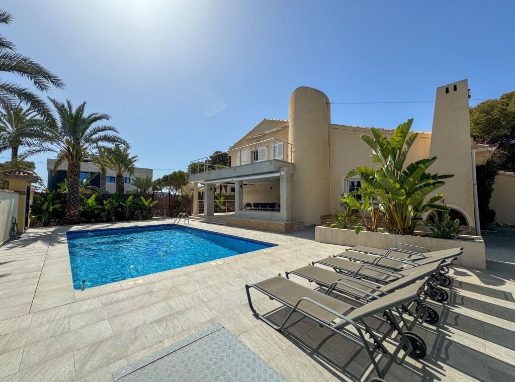 4 soveværelse Villa til leje i Cabo Roig med swimmingpool garage - € 3.500 (Ref: 8215732)