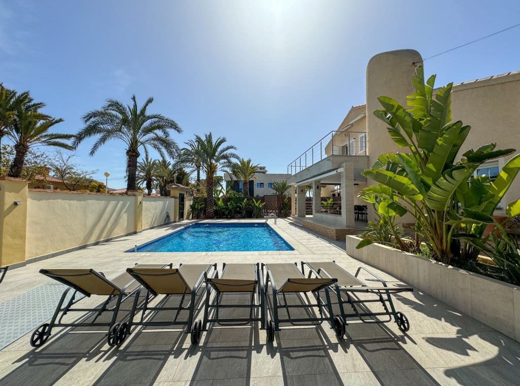 4 soveværelse Villa til leje i Cabo Roig med swimmingpool garage - € 3.500 (Ref: 8215732)
