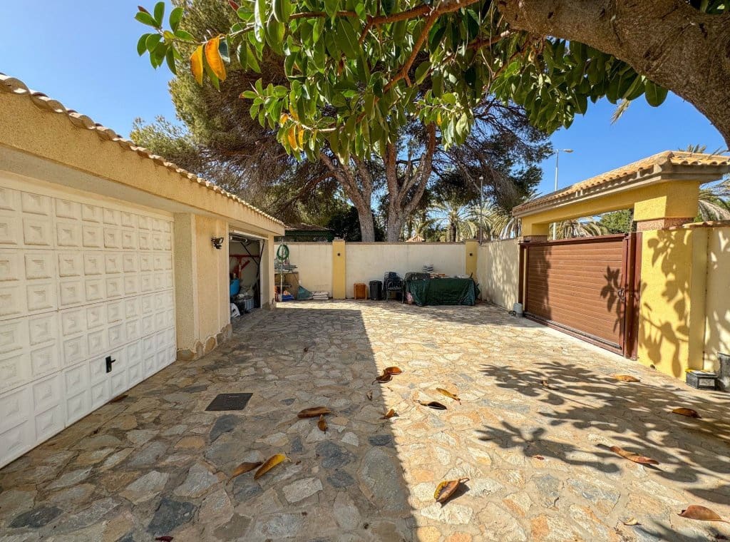 4 soveværelse Villa til leje i Cabo Roig med swimmingpool garage - € 3.500 (Ref: 8215732)