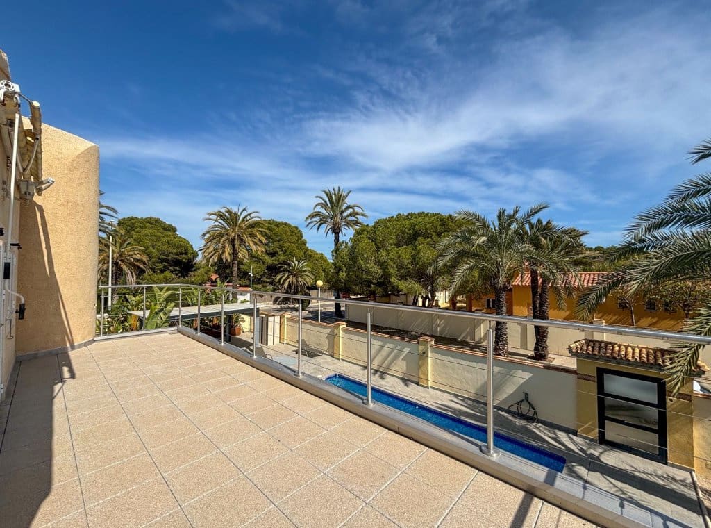 4 soveværelse Villa til leje i Cabo Roig med swimmingpool garage - € 3.500 (Ref: 8215732)