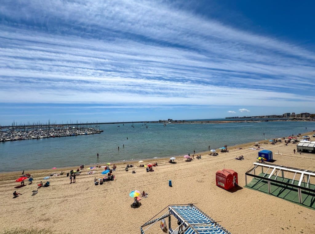 3 bedroom Beach Apartment for rent in Torrevieja - € 2,000 (Ref: 8358550)