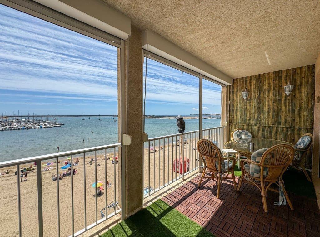 3 slaapkamer Strandappartement te huur in Torrevieja - € 2.000 (Ref: 8358550)