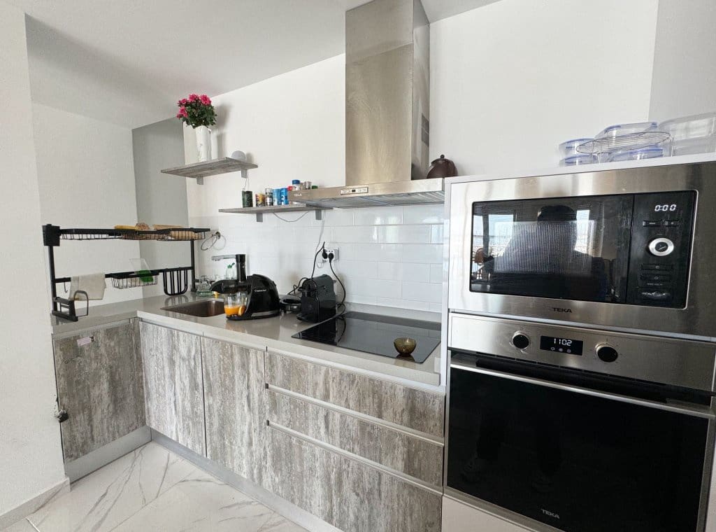 3 bedroom Beach Apartment for rent in Torrevieja - € 2,000 (Ref: 8358550)