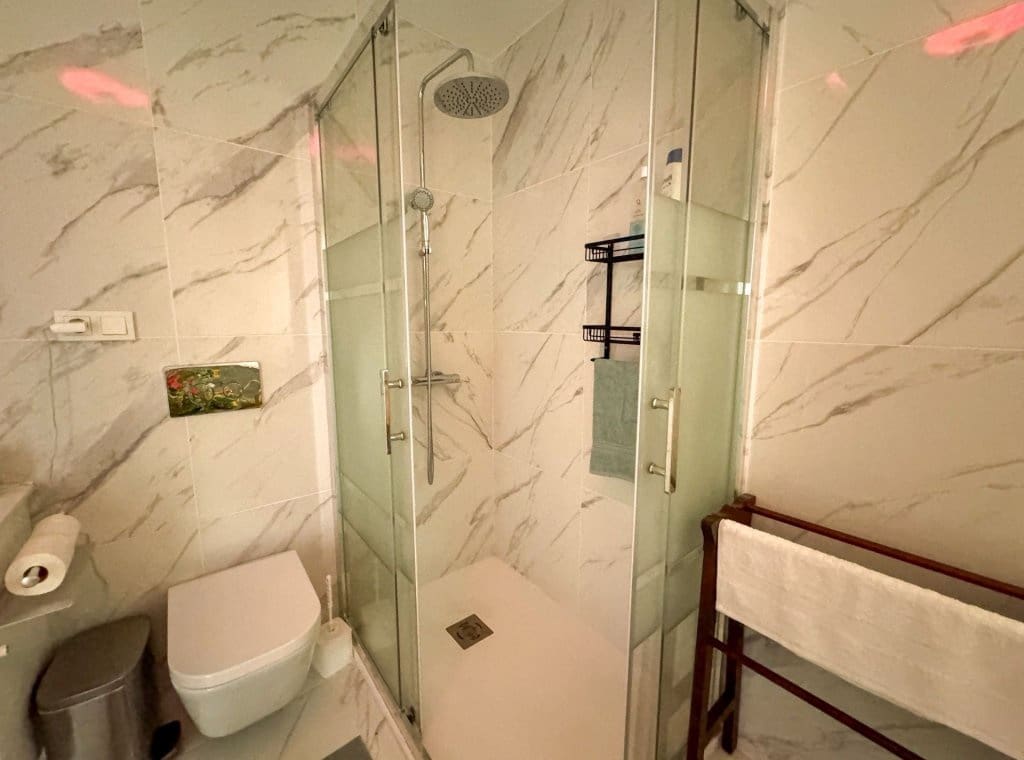 3 bedroom Beach Apartment for rent in Torrevieja - € 2,000 (Ref: 8358550)