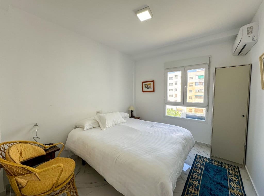 3 bedroom Beach Apartment for rent in Torrevieja - € 2,000 (Ref: 8358550)