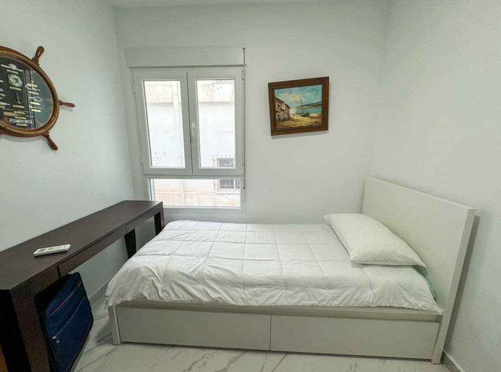 3 bedroom Beach Apartment for rent in Torrevieja - € 2,000 (Ref: 8358550)