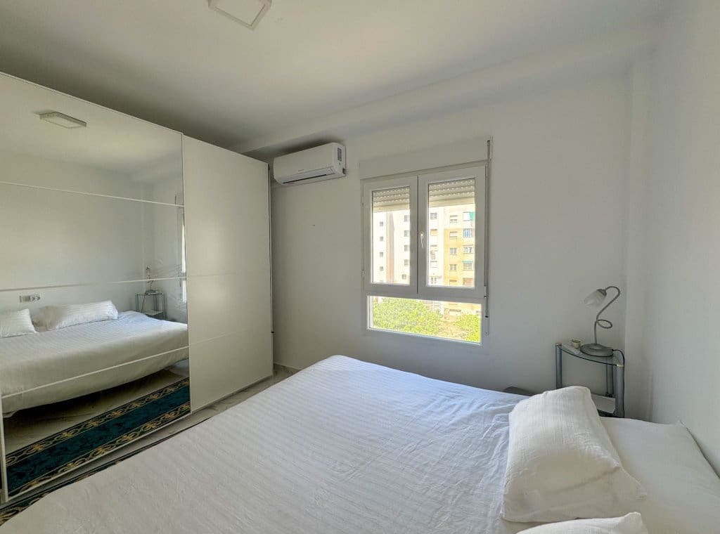 3 bedroom Beach Apartment for rent in Torrevieja - € 2,000 (Ref: 8358550)