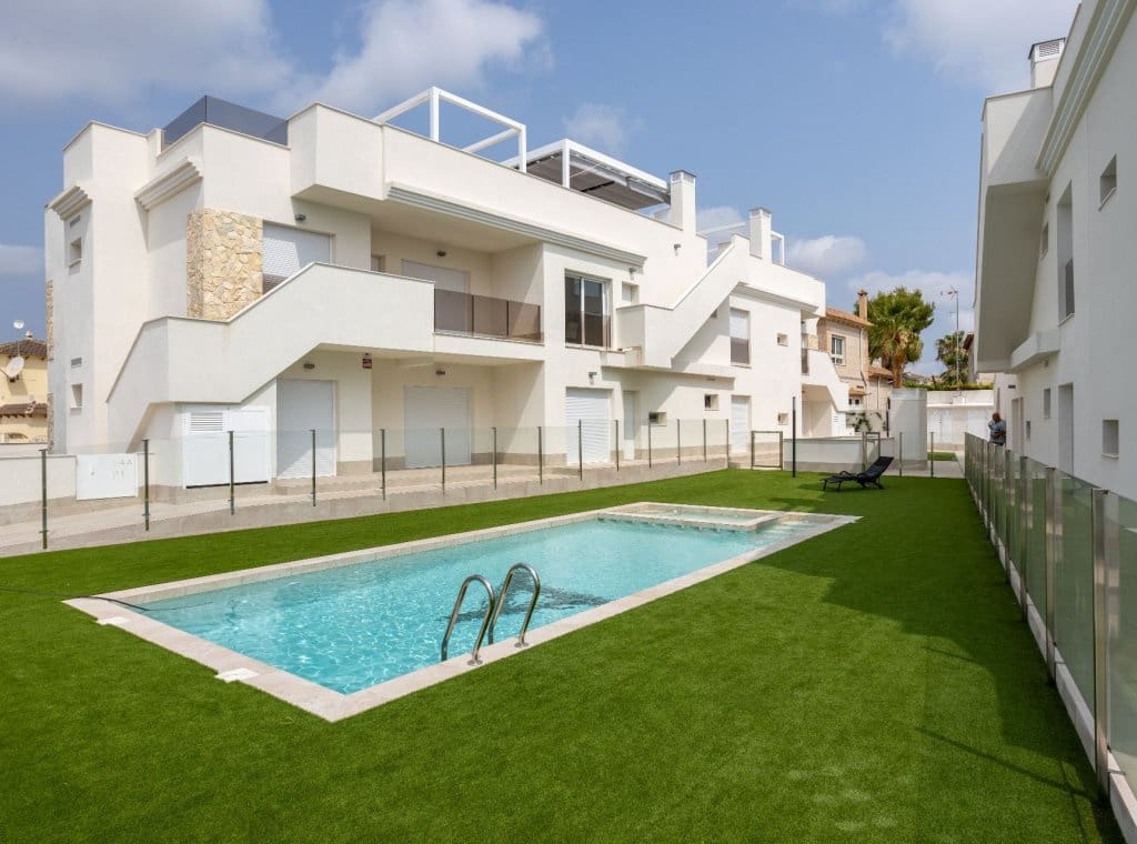 2 soveværelse Penthouse til salg i San Miguel de Salinas med swimmingpool - € 318.000 (Ref: 8372516)