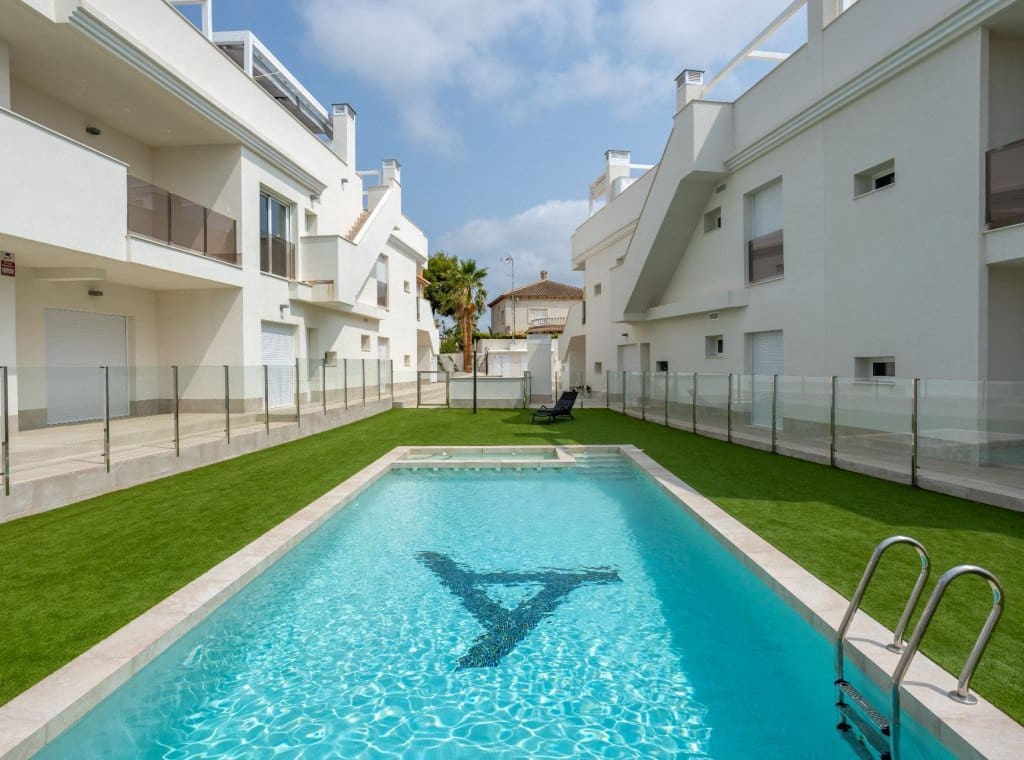 2 soveværelse Penthouse til salg i San Miguel de Salinas med swimmingpool - € 318.000 (Ref: 8372516)