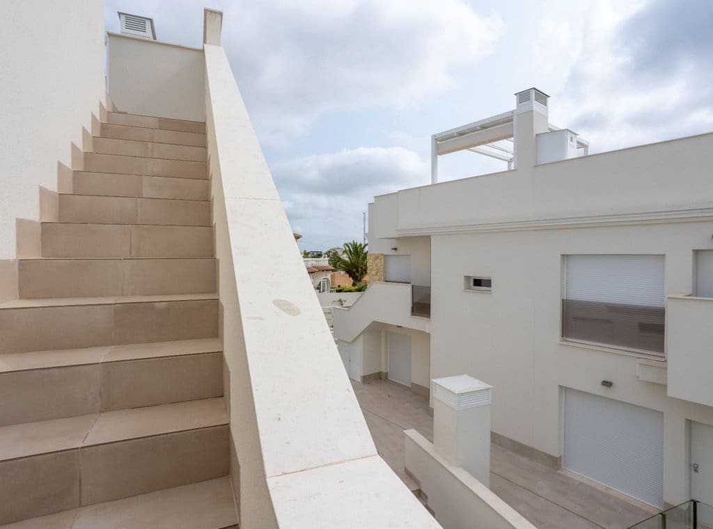 2 soveværelse Penthouse til salg i San Miguel de Salinas med swimmingpool - € 318.000 (Ref: 8372516)