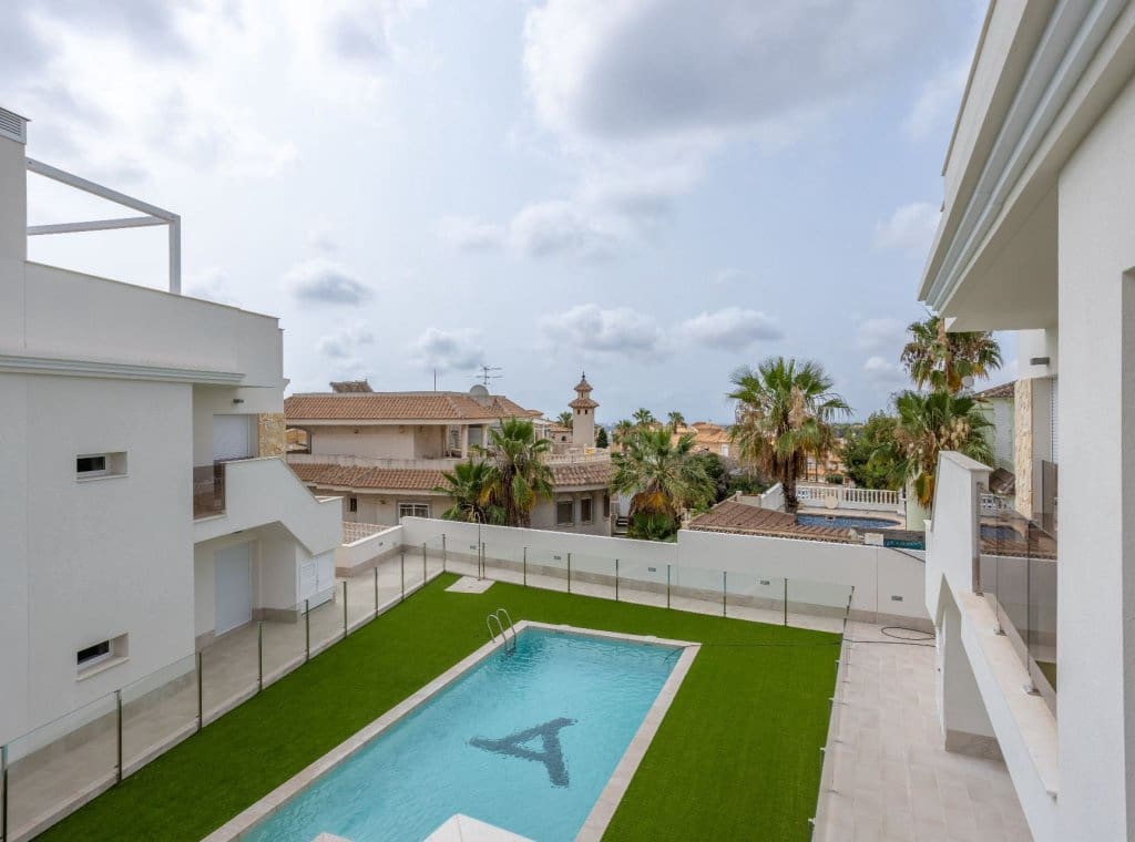 2 soveværelse Penthouse til salg i San Miguel de Salinas med swimmingpool - € 318.000 (Ref: 8372516)