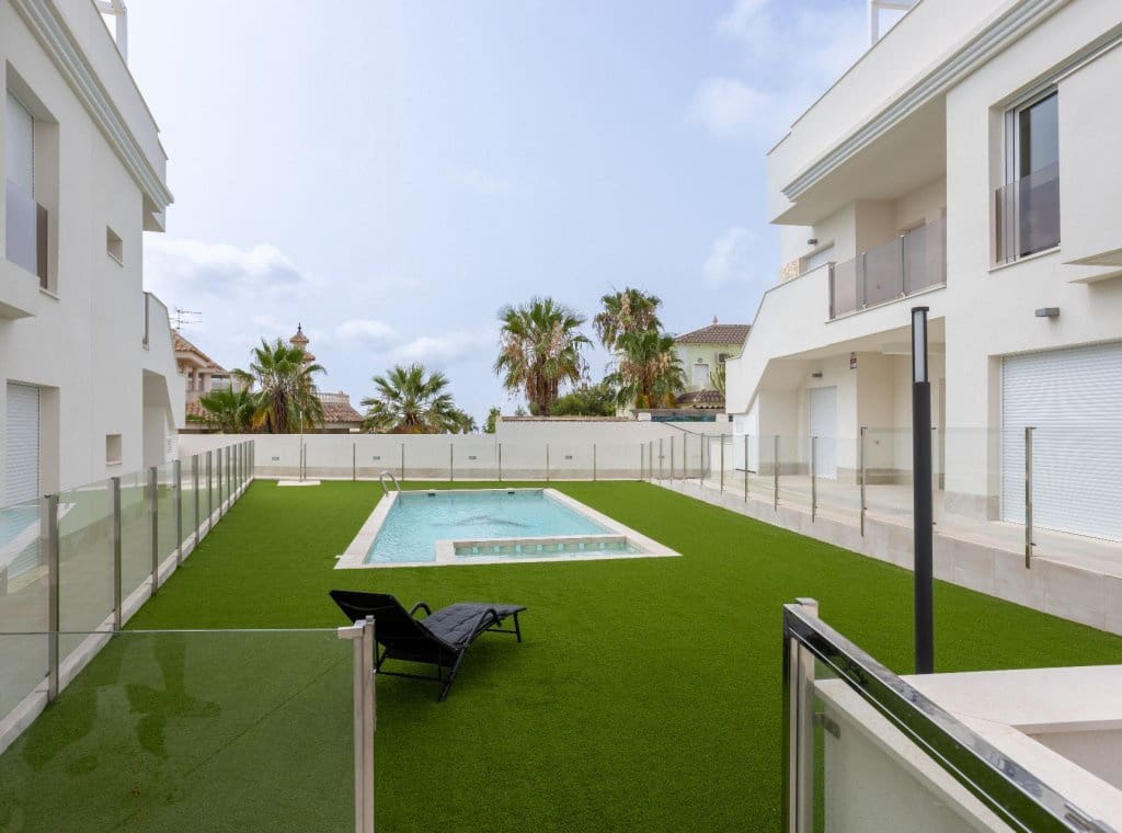 2 soveværelse Penthouse til salg i San Miguel de Salinas med swimmingpool - € 318.000 (Ref: 8372516)
