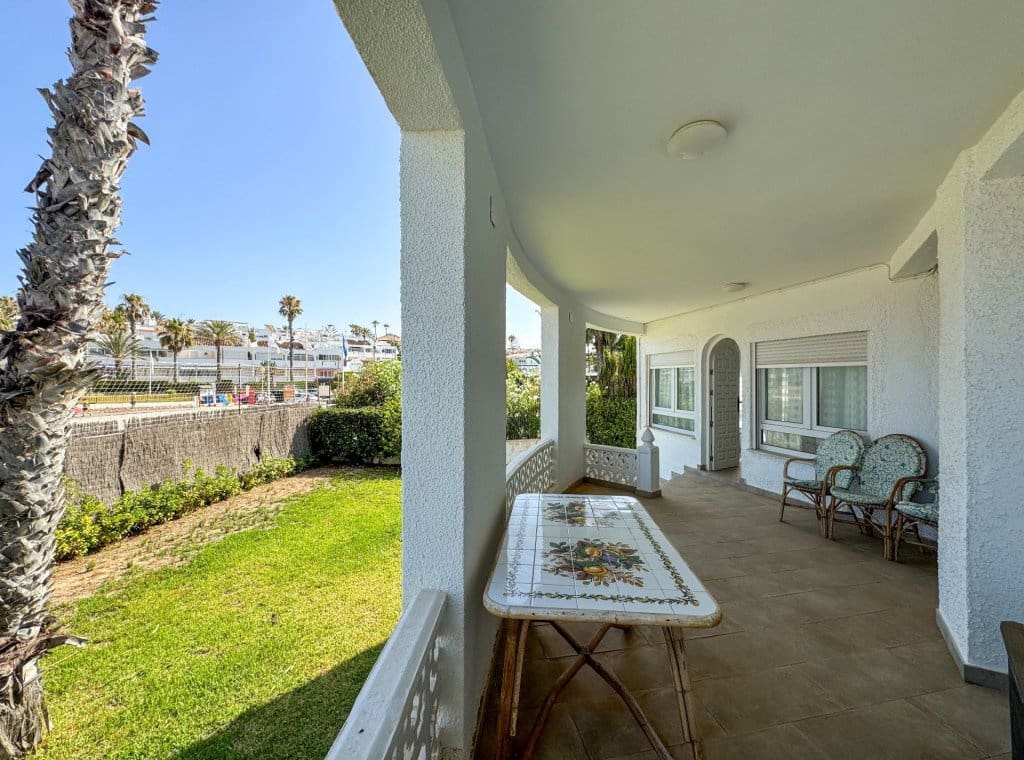 5 soveværelse Villa til leje i Orihuela Costa med swimmingpool - € 4.000 (Ref: 8422870)