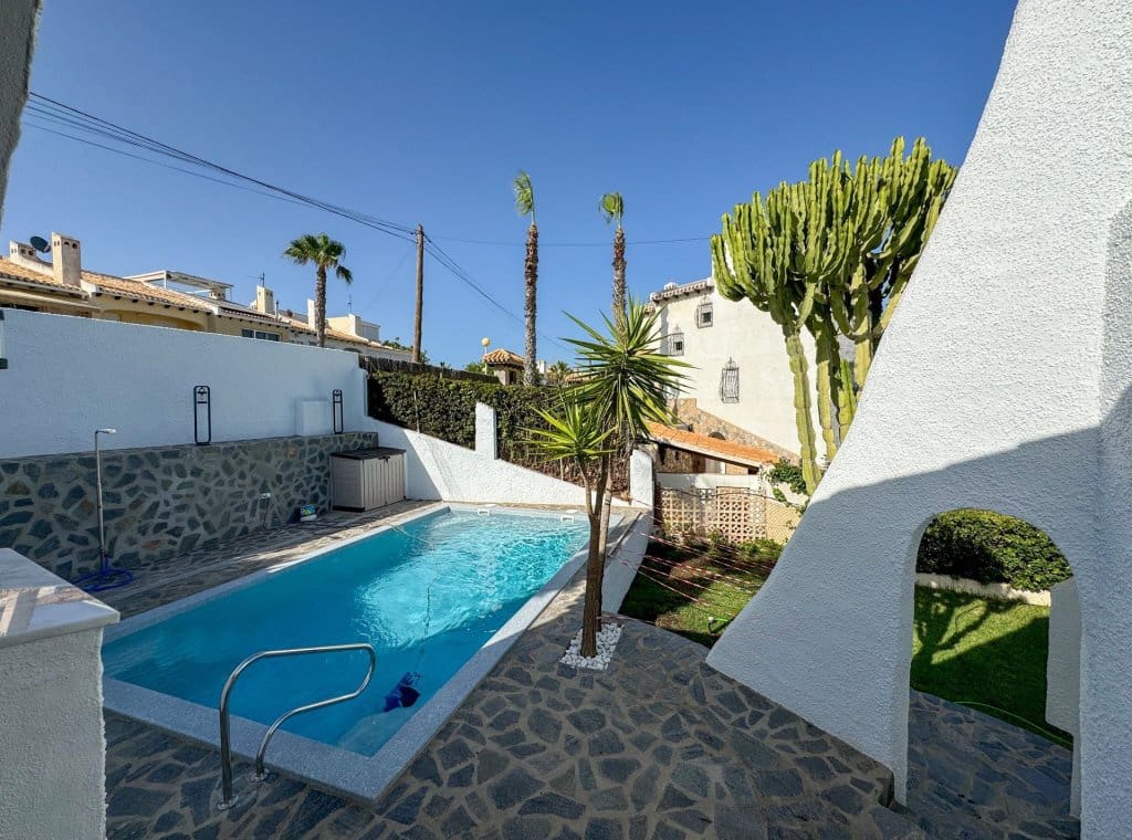 5 soveværelse Villa til leje i Orihuela Costa med swimmingpool - € 4.000 (Ref: 8422870)