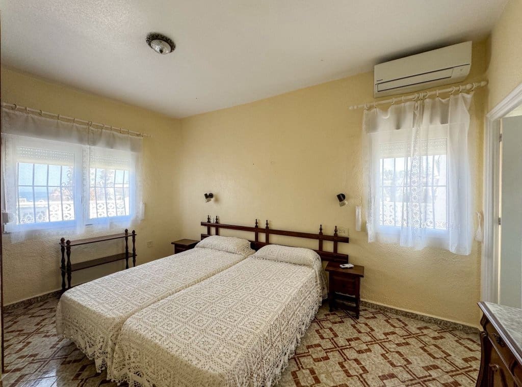 5 soveværelse Villa til leje i Orihuela Costa med swimmingpool - € 4.000 (Ref: 8422870)