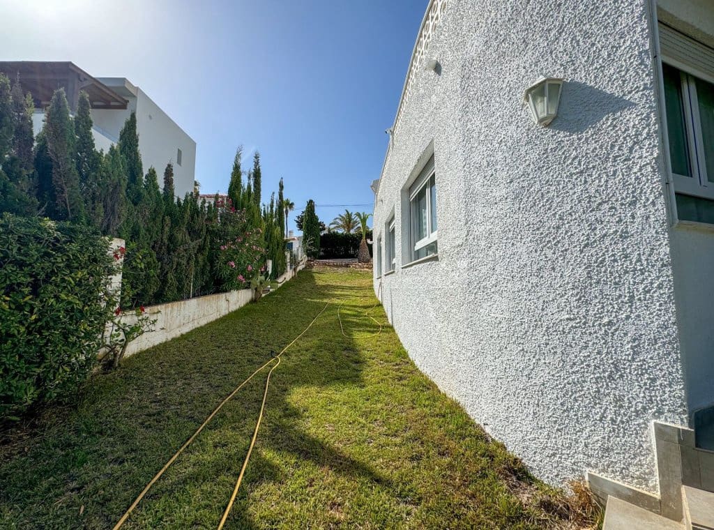 5 soveværelse Villa til leje i Orihuela Costa med swimmingpool - € 4.000 (Ref: 8422870)