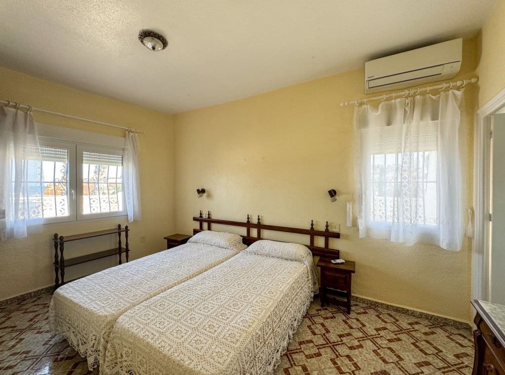 5 soveværelse Villa til leje i Orihuela Costa med swimmingpool - € 4.000 (Ref: 8422870)